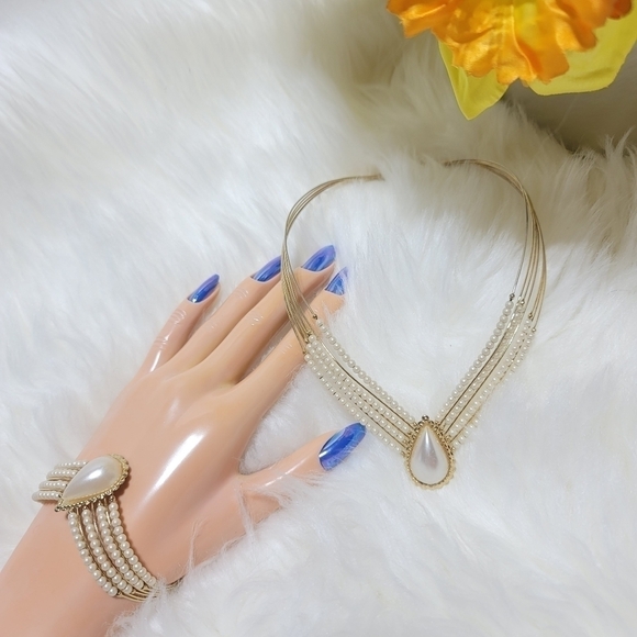 SET NECKLACE AND BRACELET GOLD COLOR - Picture 1 of 8